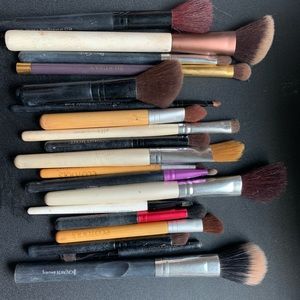 Makeup brushes